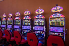 Layar permainan Ikan Jackpot dengan berbagai ikan, senjata penembak, dan tampilan jackpot progresif